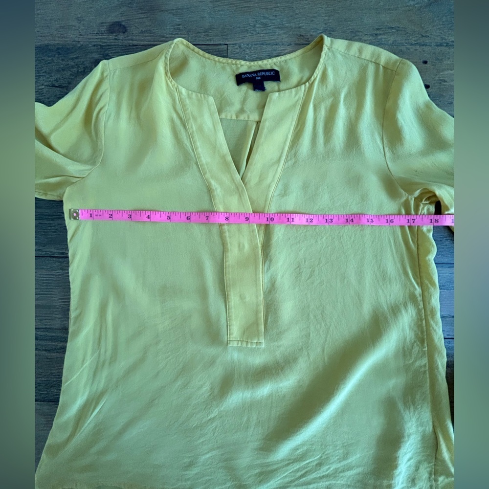 💖5 for $50💖BANANA REPUBLIC 100% silk pintuck yellow tunic top Business Casual - Picture 9 of 9